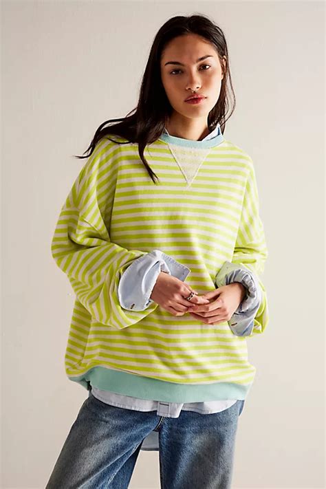 classic striped oversized crewneck.